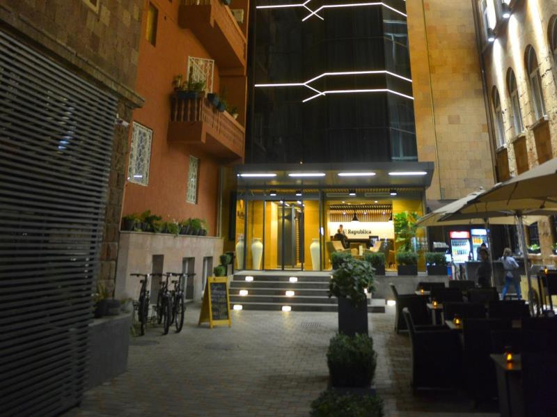 Republica Hotel Yerevan Exterior photo